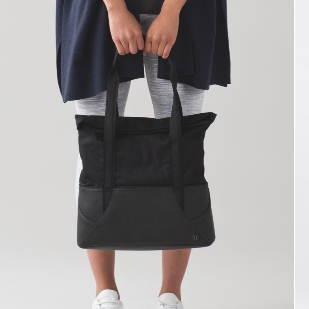 Lululemon Throw and Go tote